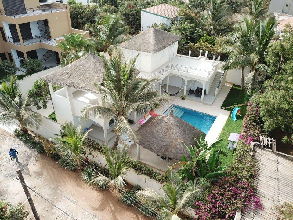Quartier r�sidentiel Ngaparou  acces plage 50m jolie villa avec piscine 