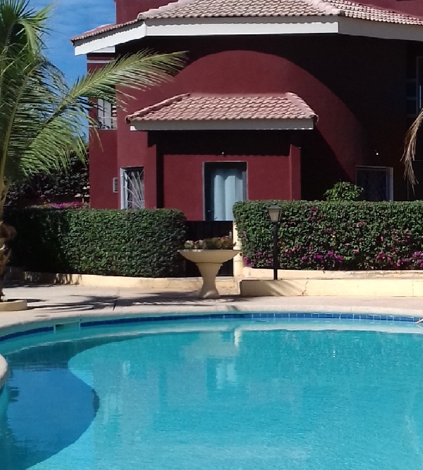 Ideal locatif petite villa en plein centre de Saly dans residence securisee avec piscine commune TITRE FONCIER
