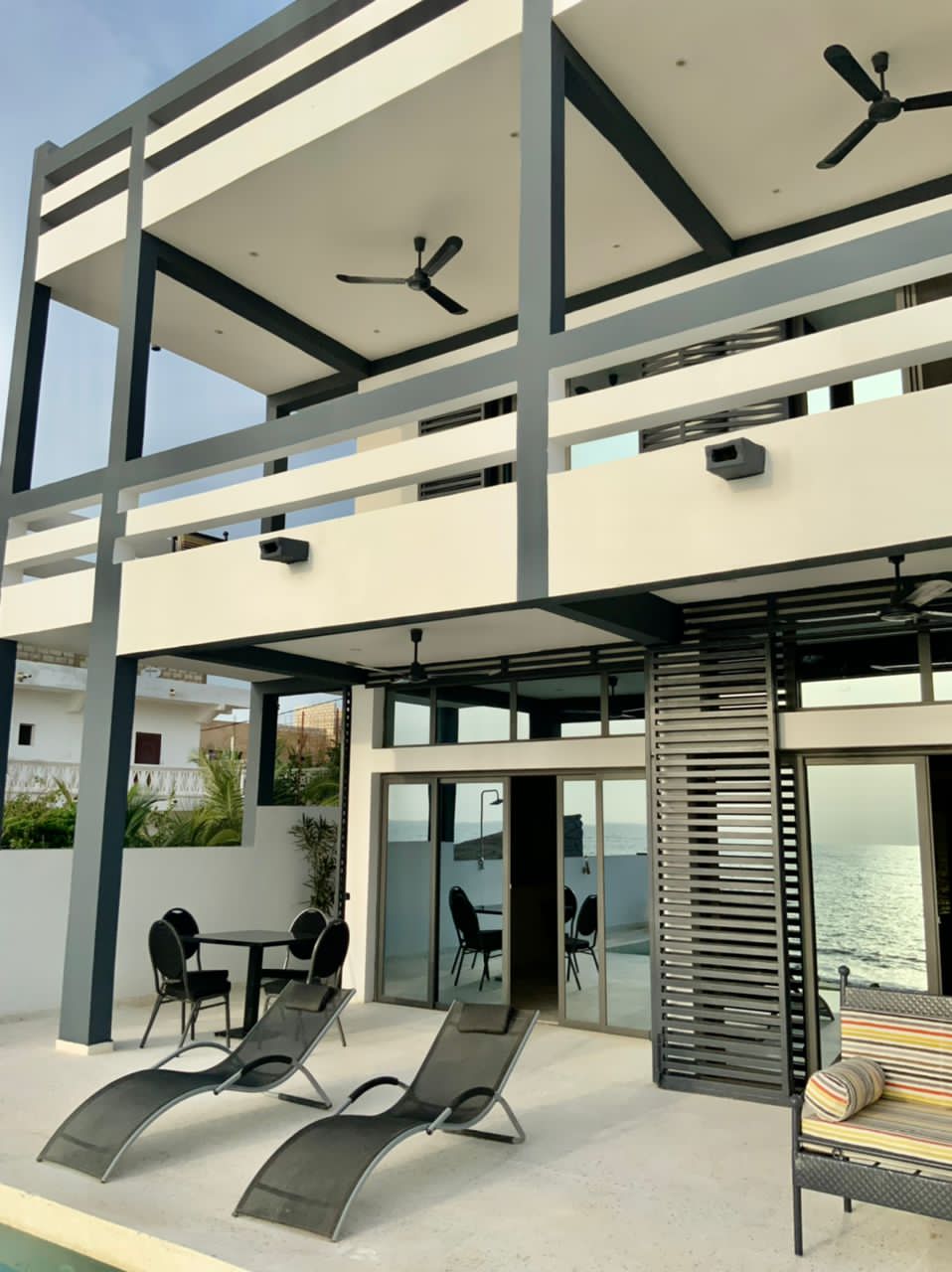 villa neuve bord mer  moderne jolie deco Ngaparou 4 chambres piscine proche commodits